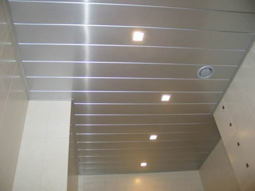 Алюминиевый потолок своими руками. Преимущества реечного алюминиевого потолка. Инструкция по монтажу реечного алюминиевого потолка