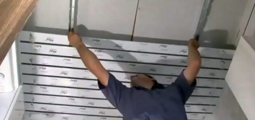 Алюминиевый потолок своими руками. Преимущества реечного алюминиевого потолка. Инструкция по монтажу реечного алюминиевого потолка
