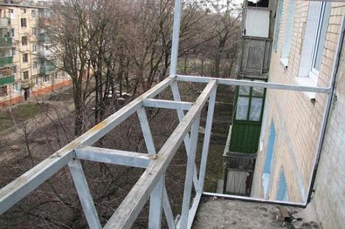 Балкон с выносом: остекление и дополнительные 30-50 см