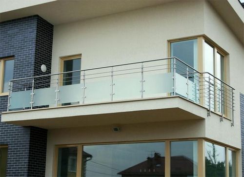 Балконные ограждения: выбор материала и ремонт