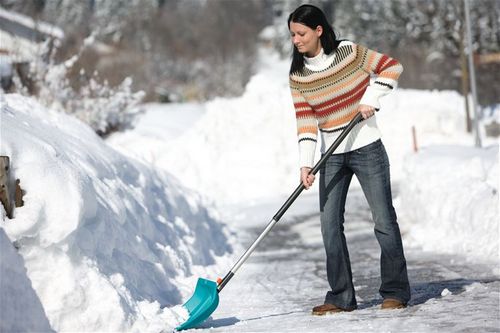 Как правильно выбрать снегоуборочную лопату.