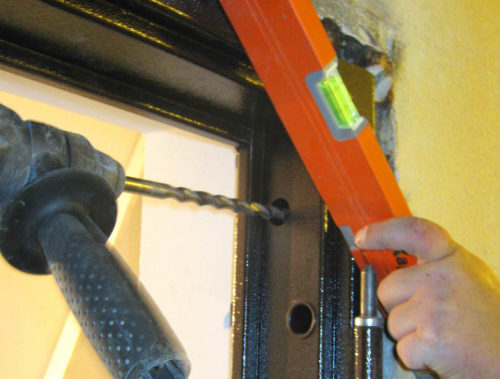Монтаж металлической двери своими руками: особенности сборки. Как самостоятельно закрепить и что нужно для установки. Как установить металлические двери своими руками - правила монтажа