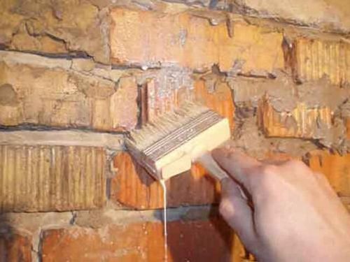Нужно ли грунтовать стены перед шпаклевкой после штукатурки