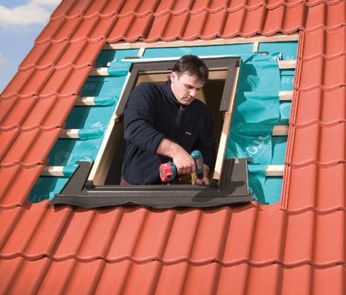 Окна на крыше дома: инструкция по строительству. Как сделать окно на крыше своими руками. Как сделать слуховое окно в крыше. Строительство и принципы монтажа мансардных окон.