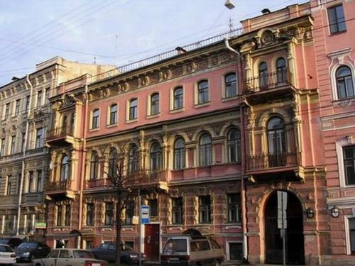 Остекление балкона в сталинском доме: новая жизнь