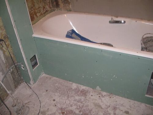 Отделка стен в ванной комнате своими руками | Какие материалы использовать