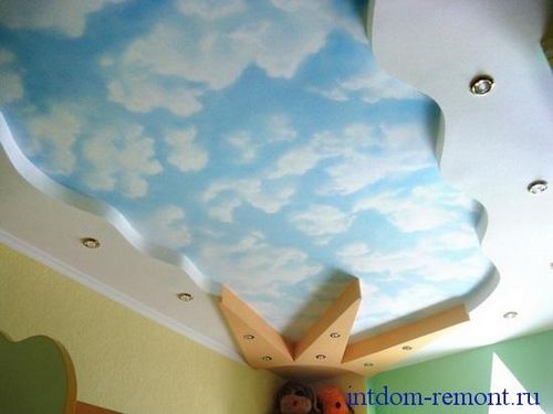 Потолок в детской комнате. Фото.