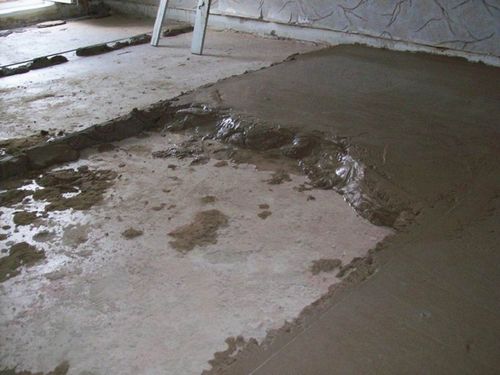 Толщина стяжки пола: какая минимальная и максимальная допустимы, слой для бетонного основания