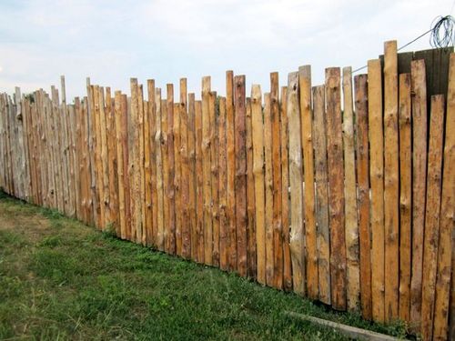 Забор из дерева, фото