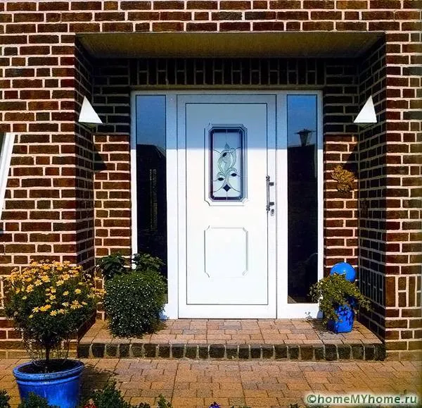 Пластиковые входные двери для частного дома: фото, примеры