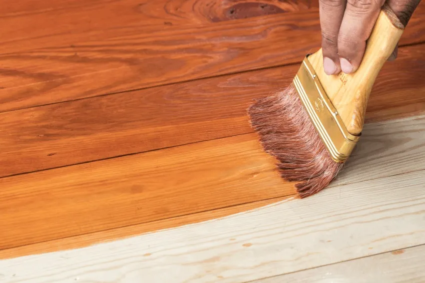 Ремонт пола чаще всего производят путем полной замены существующего покрытия, а под ним меняют поврежденные деревянные лаги