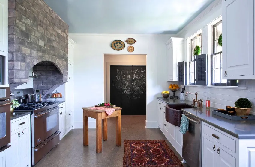 Ремонт кухни нужно более тщательно продумать, так как эта комната эксплуатируется значительно больше остальных в доме