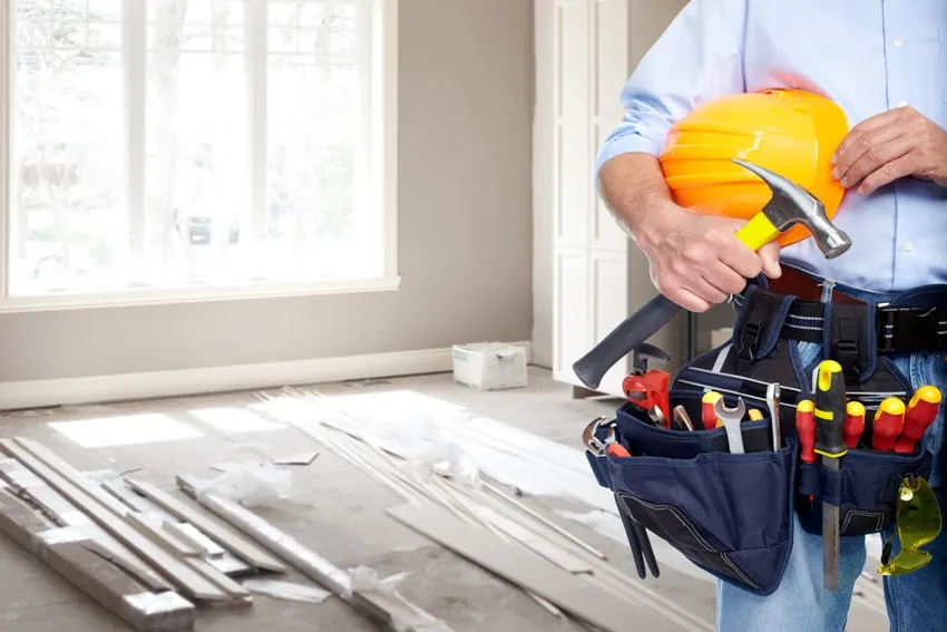 Можно выполнить ремонт в доме своими руками или же полностью довериться профессионалам