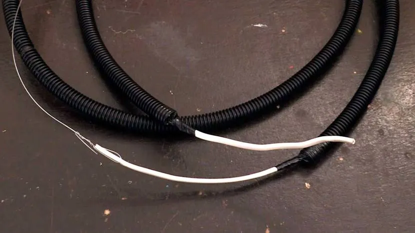 Стандартный способ прокладки кабеля в гофре